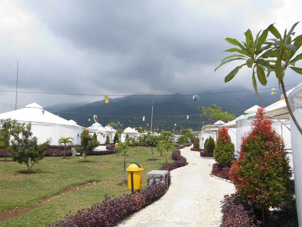 The Highland Park Resort Bogor Bagian luar foto