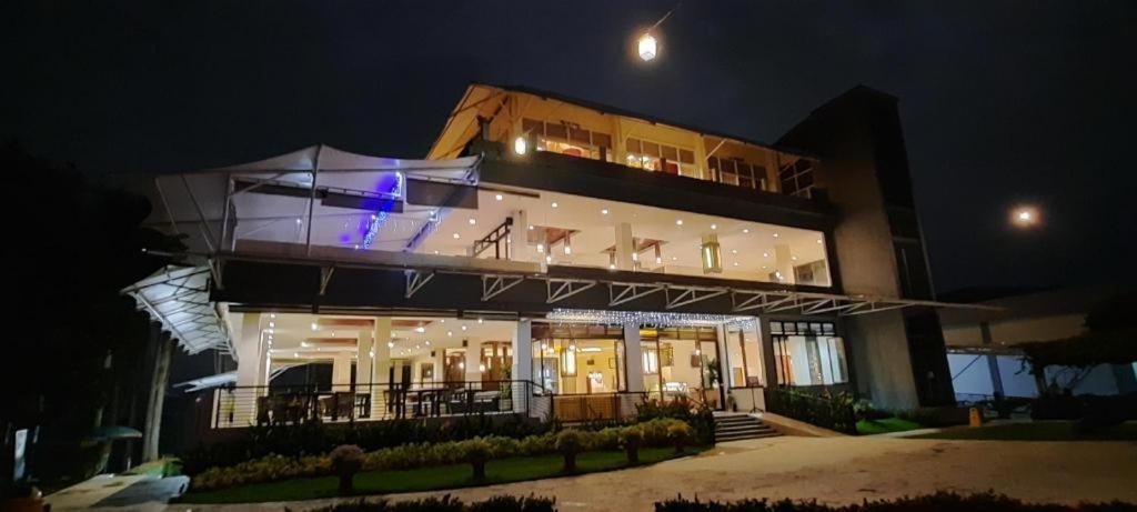 The Highland Park Resort Bogor Bagian luar foto